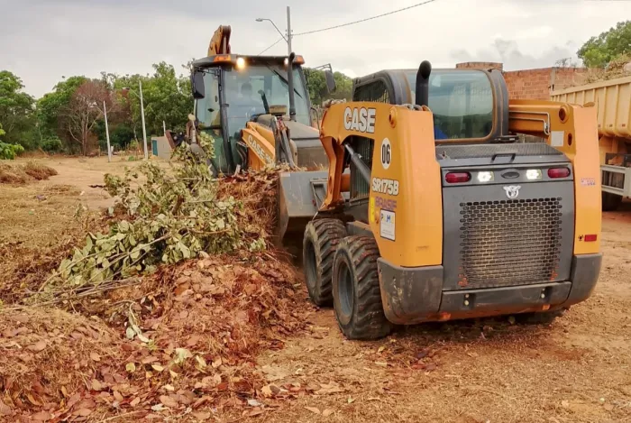 Prefeitura de Palmas realiza limpeza e retirada de entulho no Jardim Taquari