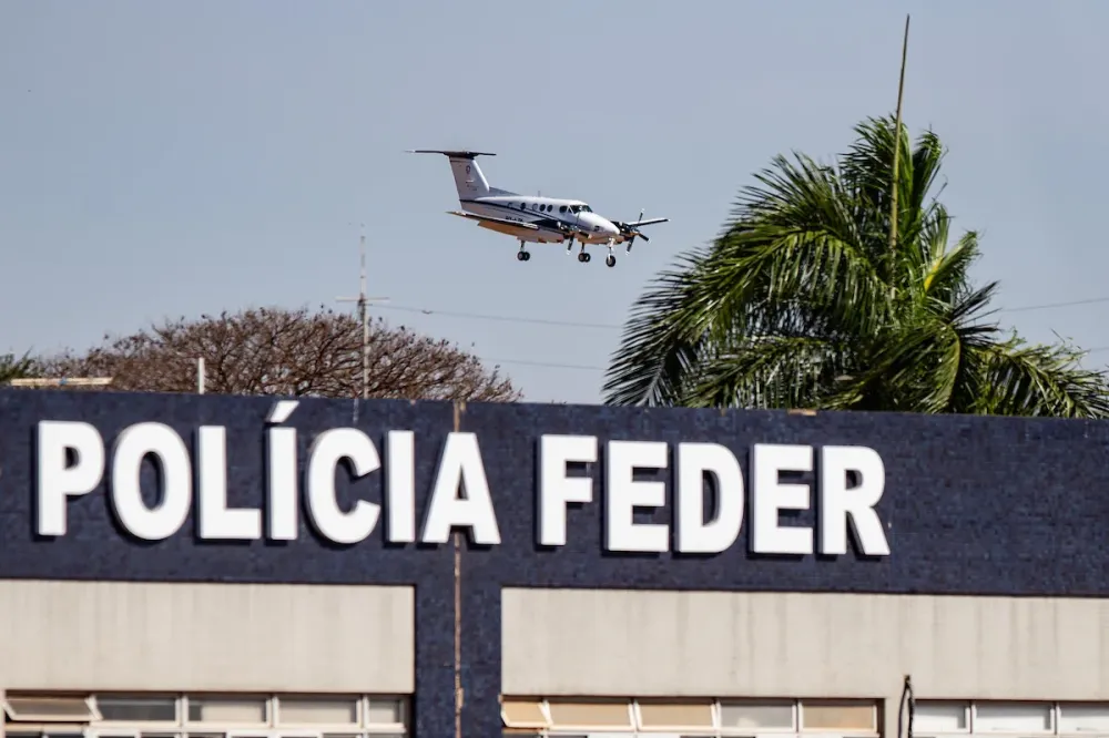 Jatinho de R$ 2,8 milhões liga senador do PDT ao Careca do INSS