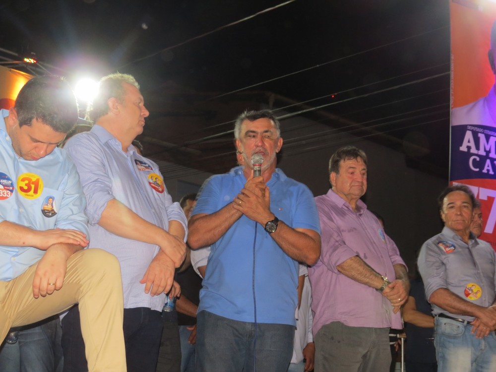 EM AUGUSTINÓPOLIS, ACOMPANHADO PELO GOVERNADOR E O PREFEITO JÚLIO OLIVEIRA, AMÉLIO CAYRES FAZ CARREATE E COMICIO ABRINDO SUA CAMPANHA A REELEIÇÃO