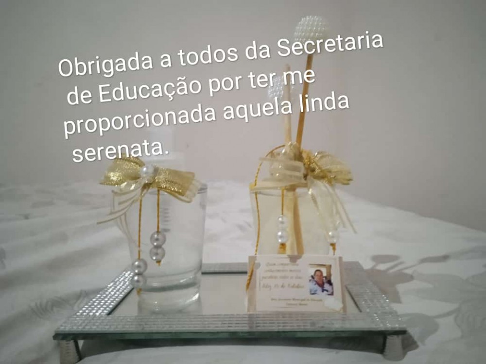 Carrasco Bonito - Secretaria de Educação surpreende professores com homenagem