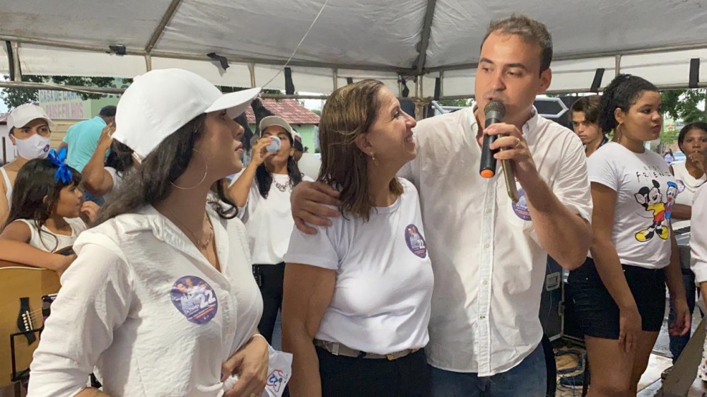 Mulheres ocupam as ruas de Pindorama em apoio à candidatura de Dr.Thiago e Edinon Mendes