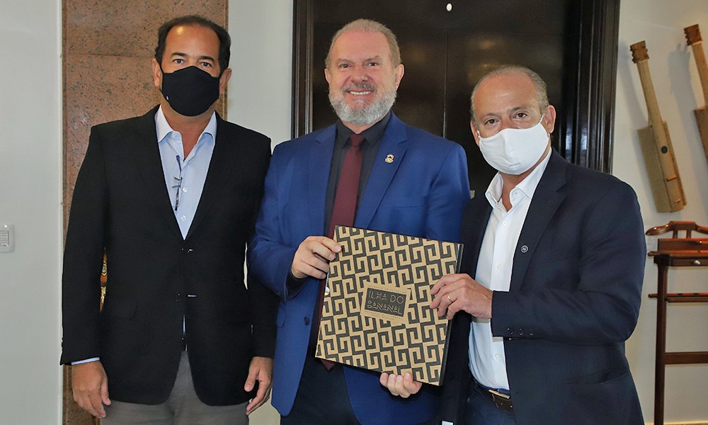 Governador Mauro Carlesse recebe representante do Ministério da Economia e citam projeto do porto de Praia Norte