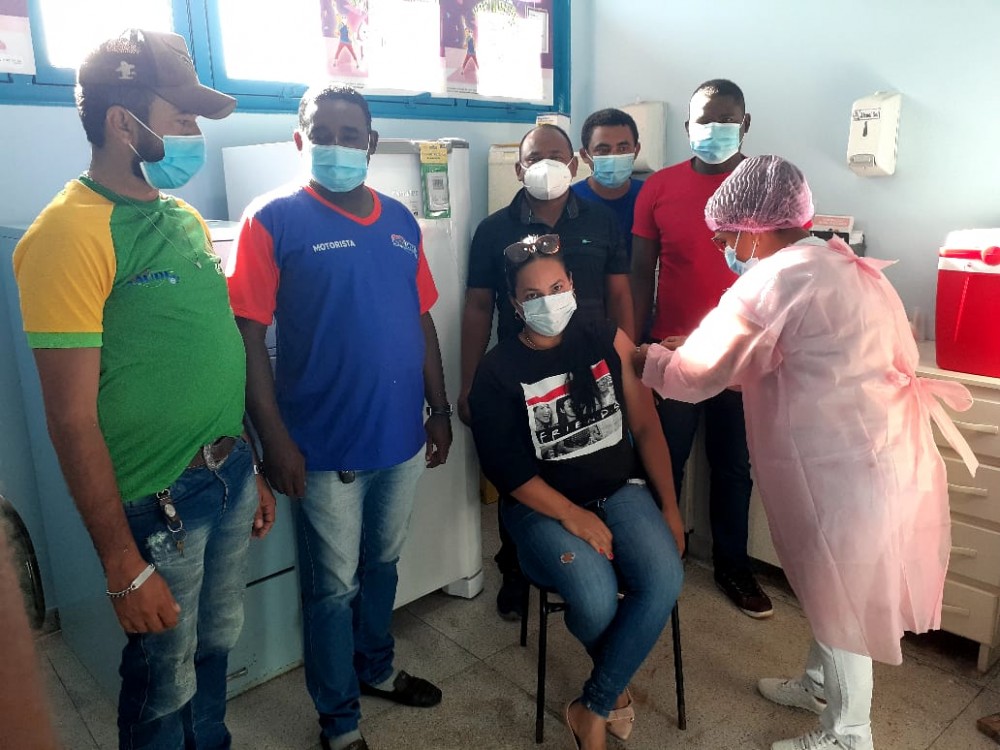 Carrasco Bonito - Começou hoje vacinação contra a COVID-19