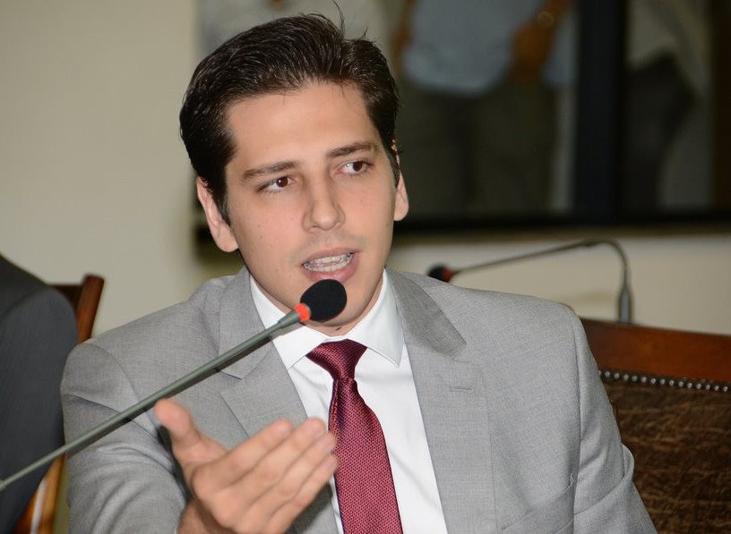 PL de Olyntho Neto pede prioridade da vacina para professores no Tocantins