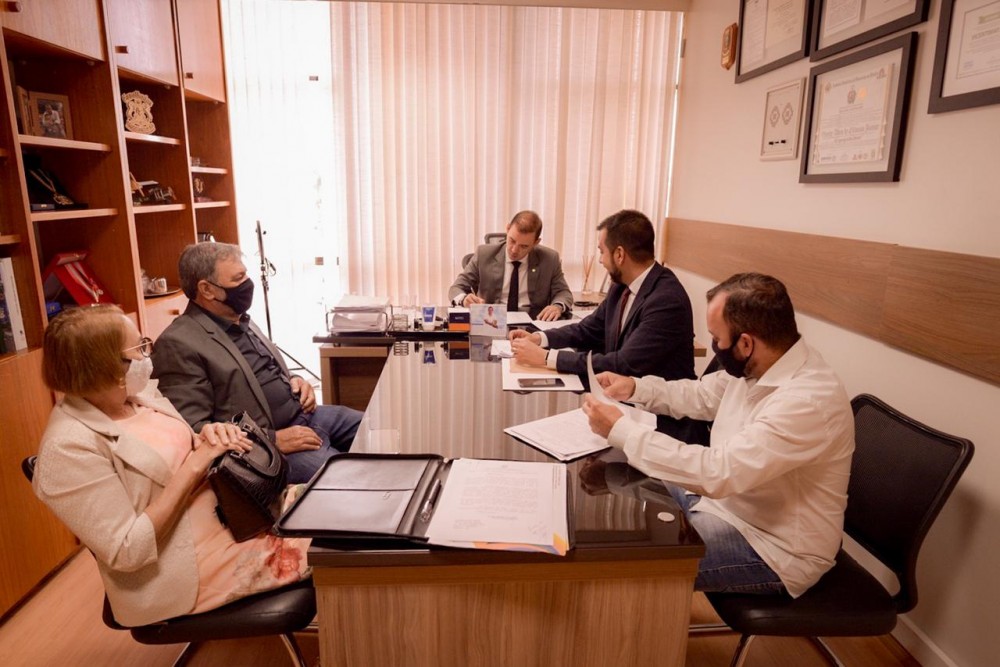 Em Brasília, Vicentinho Júnior recebe prefeitos e garante emendas para gerar empregos e fortalecer os municípios tocantinenses