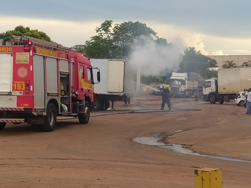 Caminhão com produto químico corrosivo vaza em Araguaína e mobiliza Bombeiros