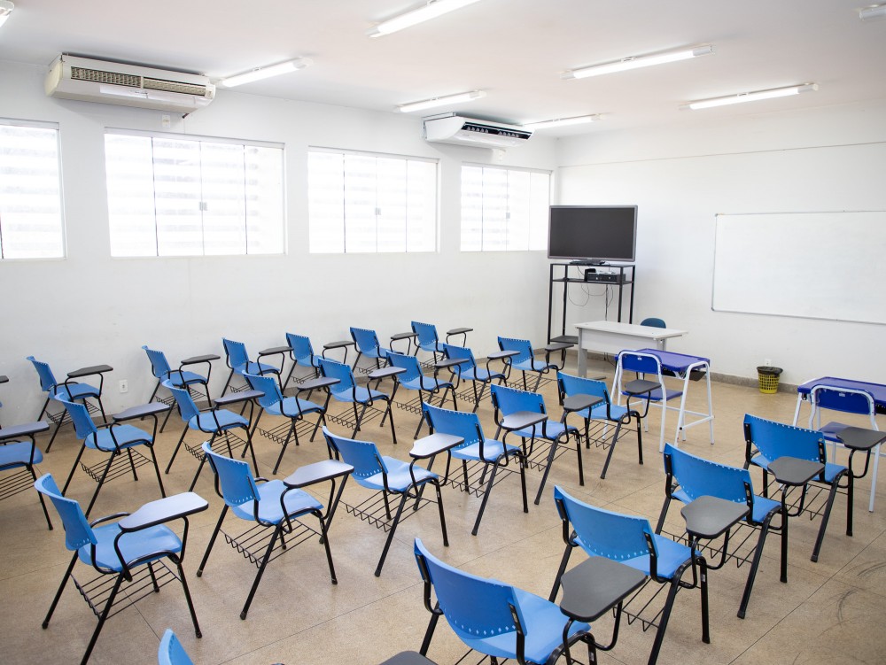 Unitins investe R$197 mil na compra de novas carteiras para estruturação de salas de aula