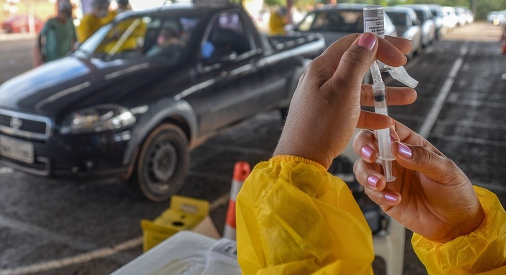 Idosos de 61 e 62 anos começam a ser vacinados contra a Covid-19 em Palmas