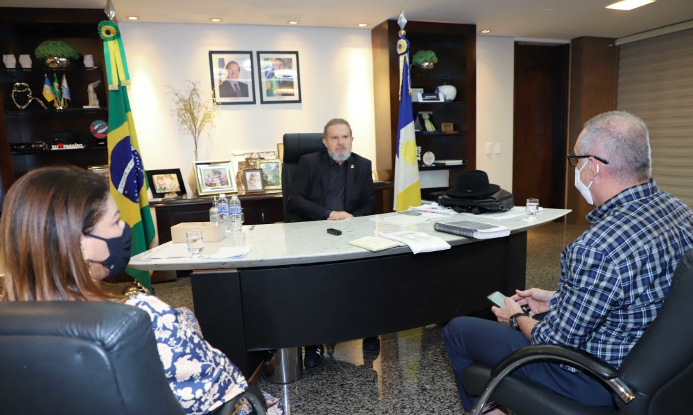 Governador Mauro Carlesse solicita autorização do Ministério da Saúde para vacinar profissionais da Educação