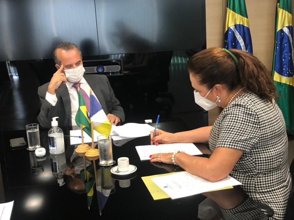 Kátia Abreu trata de consórcios municipais de asfalto para o Tocantins com ministro do Desenvolvimento Regional