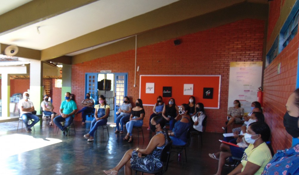 COLÉGIO ESTADUAL SAMPAIO REUNE EQUIPE PARA REESTRUTURAR O PROJETO POLÍTICO PEDAGÓGICO-PPP