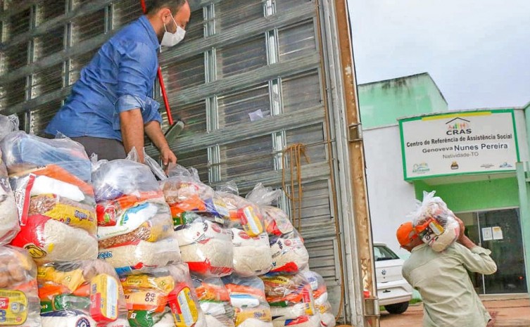 Governo do Tocantins atende mais de 2 mil famílias de 11 municípios em nova etapa de entrega de cestas básicas