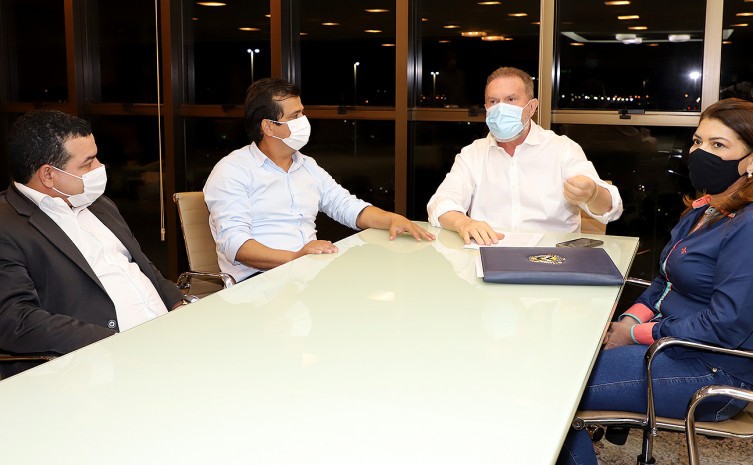 Governador Mauro Carlesse autoriza repasse de recursos para manutenção da frota do transporte escolar dos municípios