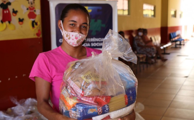 Governo do Tocantins entrega mais de 4 mil cestas básicas em 18 cidades tocantinenses