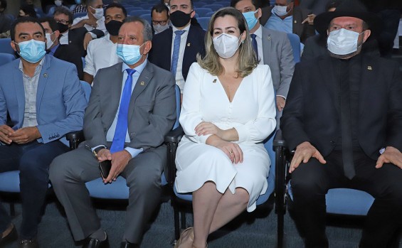 Governador Carlesse apresenta programa Tocando em Frente para deputados e prefeita Cinthia Ribeiro