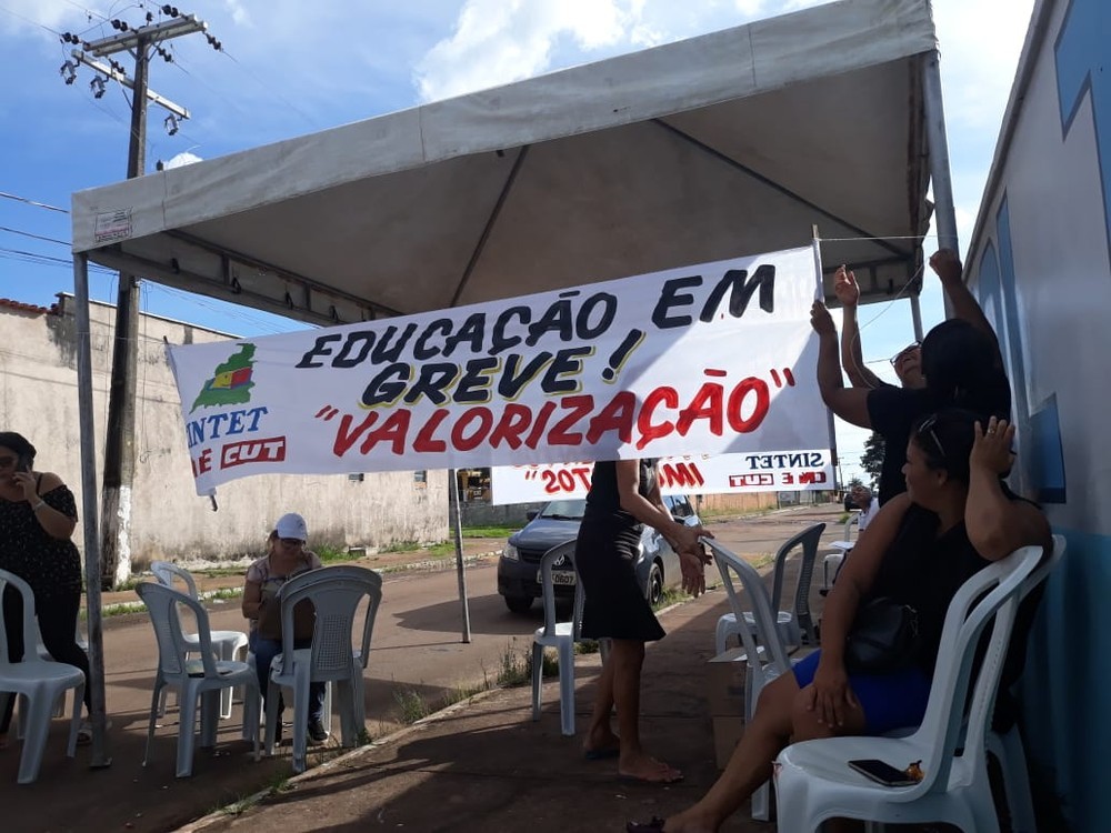 Em Riachinho professores entram em greve após terem salários reduzidos pela prefeitura