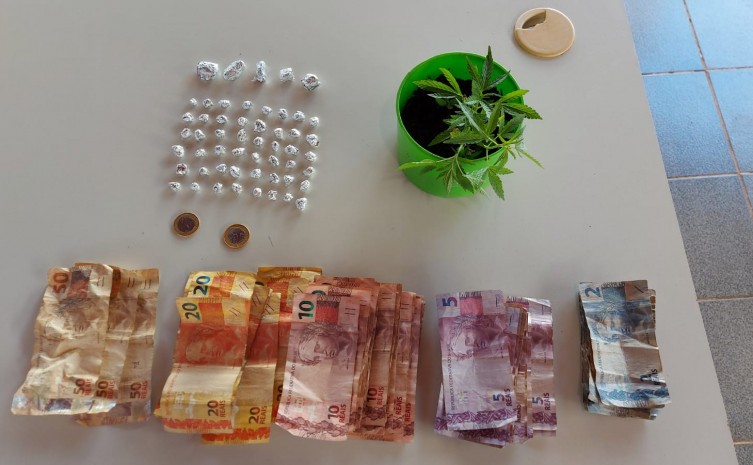 Casal suspeito de vender drogas é preso durante ação da Polícia Civil