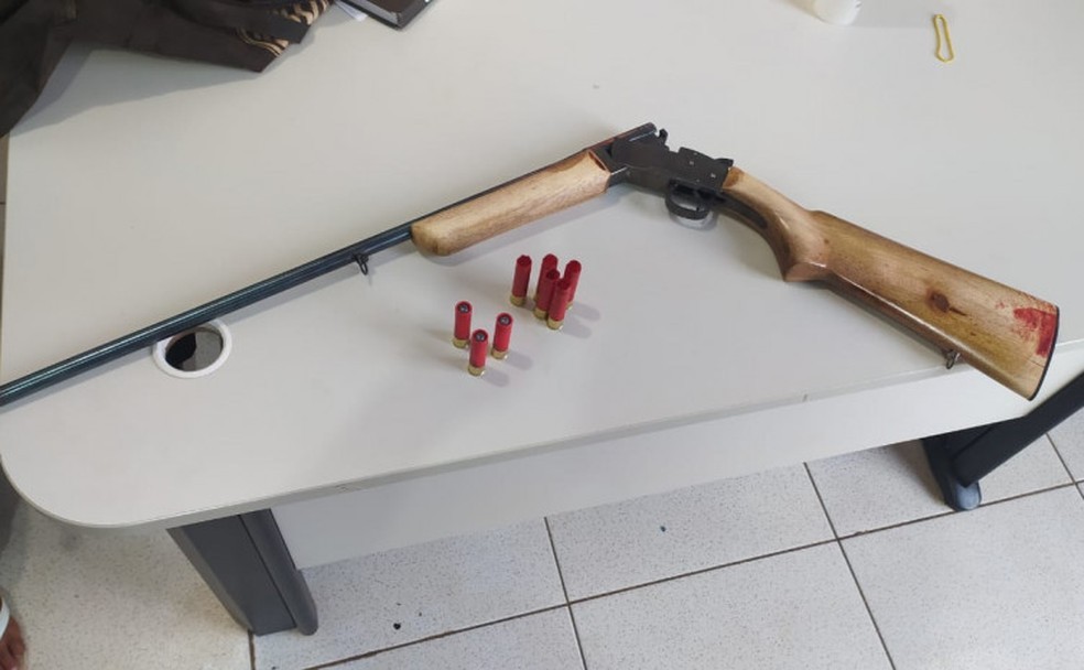 Homem se passa por policial, atira em morador de assentamento e é preso