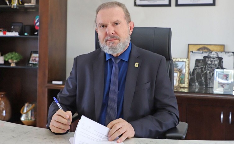 Governador Carlesse sanciona lei que garante concessão de serviços de turismo dos parques estaduais