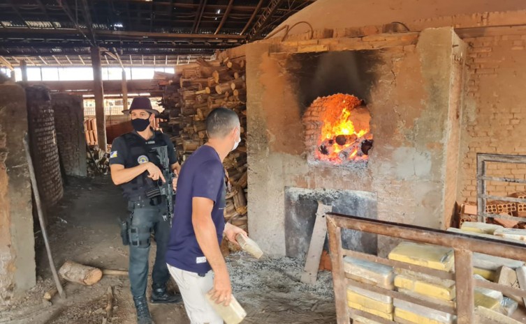Em Tocantinopolis Polícia Civil incinera mais de 80 kg de pasta base de cocaína avaliada em R$ 10 milhões