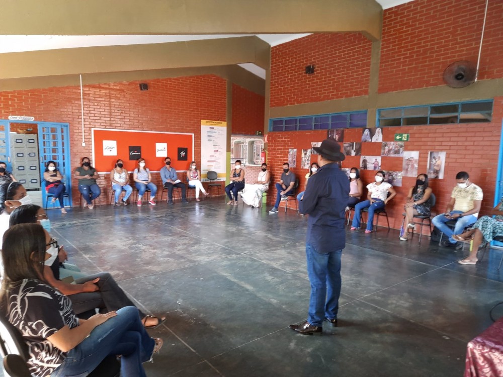 DOUTOR NILTON ELIAS PROFERE PALESTRA SOBRE SAÚDE MENTAL NA ESCOLA ESTADUAL SAMPAIO