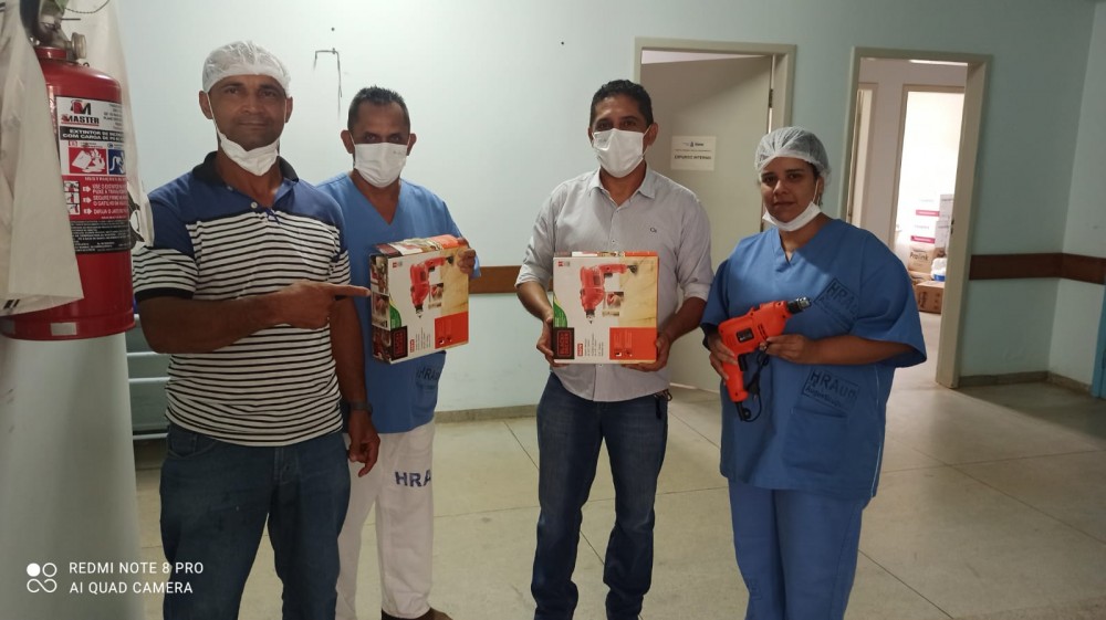 Vereador Renato doou, nessa quinta 15 de outubro, furadeiras para o HRAUG