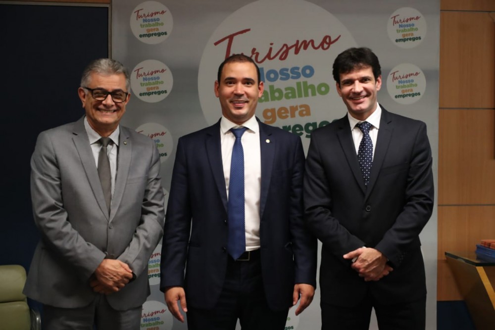 Deputado Vicentinho Júnior destaca potencial turístico e solicita viabilidade de recursos para a temporada de praias do Tocantins