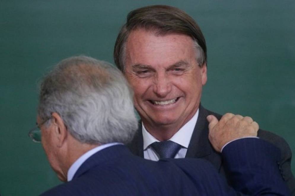 Jair Bolsonaro vence a pesquisa de leitores da Personalidade do Ano de 2021 da TIME