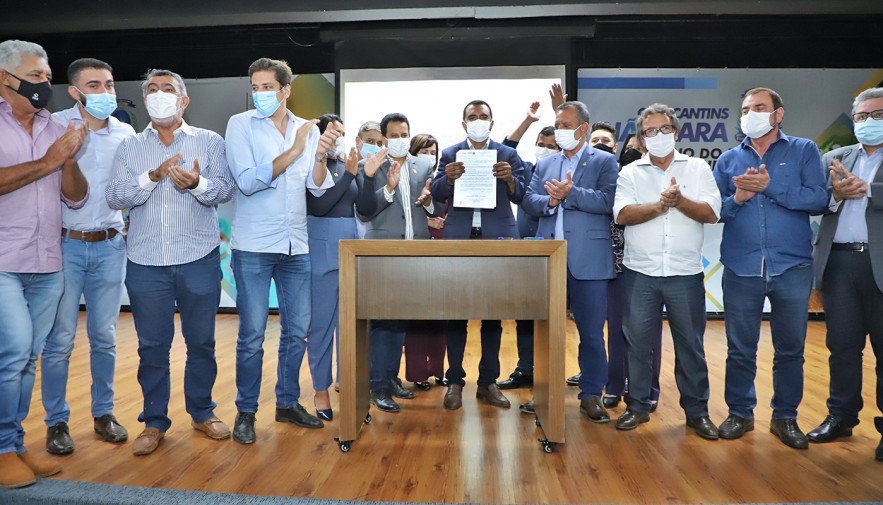 Governador Wanderlei Barbosa assina convênio com os municípios e amplia o valor do repasse do transporte escolar