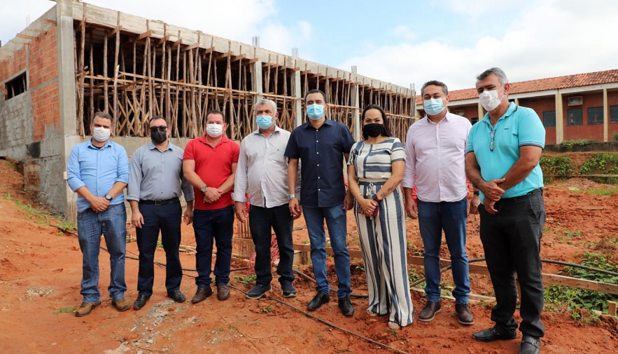 Governador Wanderlei Barbosa vistoria obras do Hospital Regional de Augustinópolis