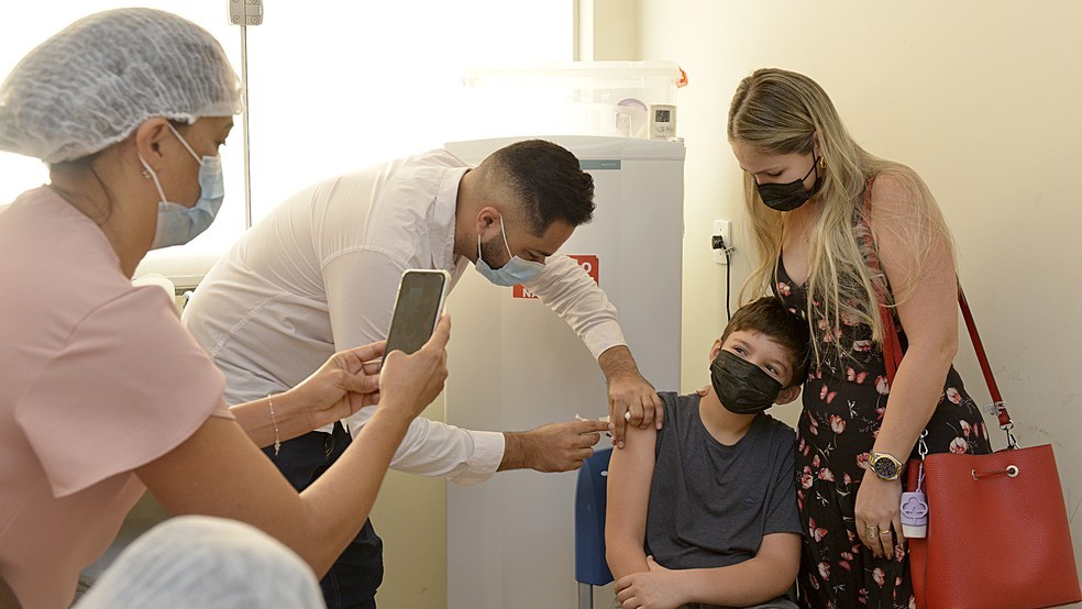 Prefeita de Palmas diz que crianças entre 5 e 11 anos serão vacinadas contra a Covid nas escolas a partir dessa semana
