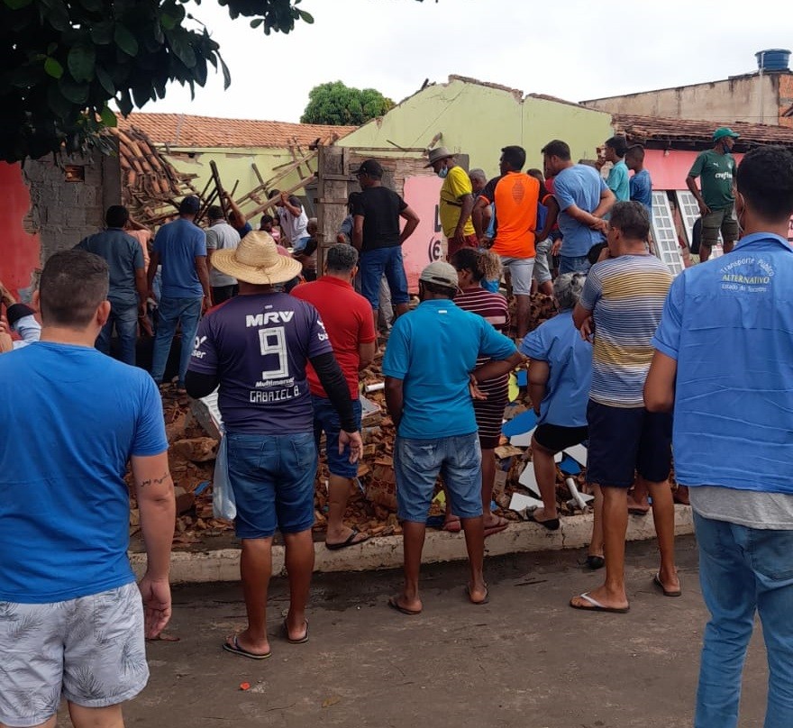 Casa desaba no centro da cidade de Araguatins nessa manhã
