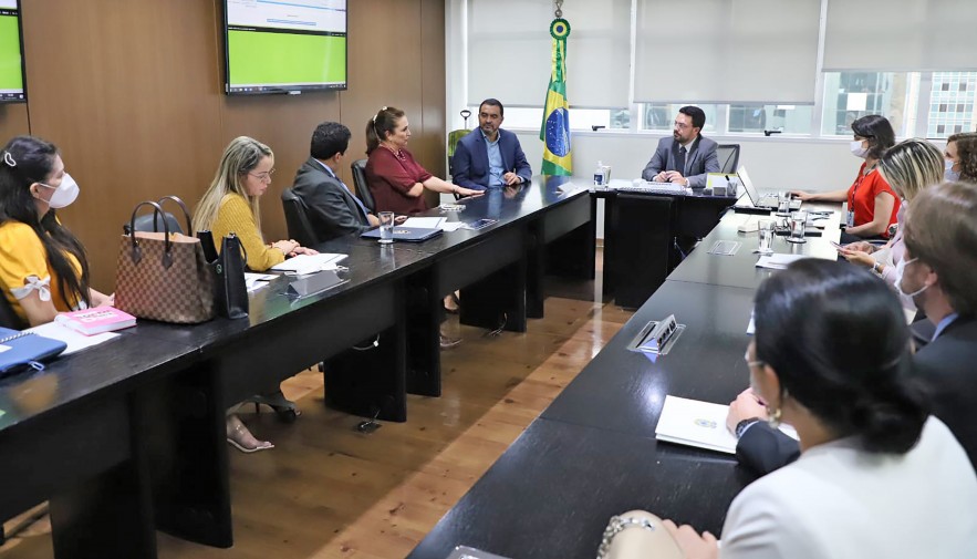 Governador Wanderlei Barbosa busca repactuar convênios com FNDE para concluir obras de escolas e centros profissionalizantes no Tocantins