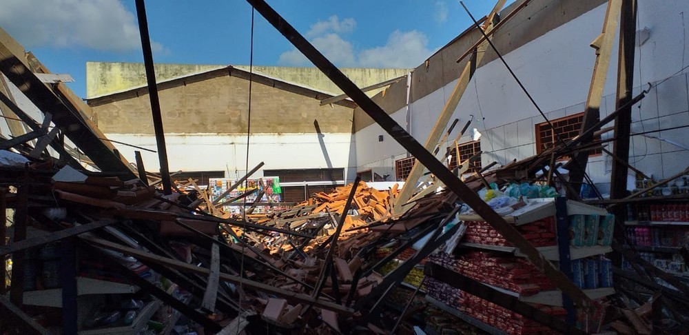 Teto de Supermercado desaba em São Sebastião do Tocantins