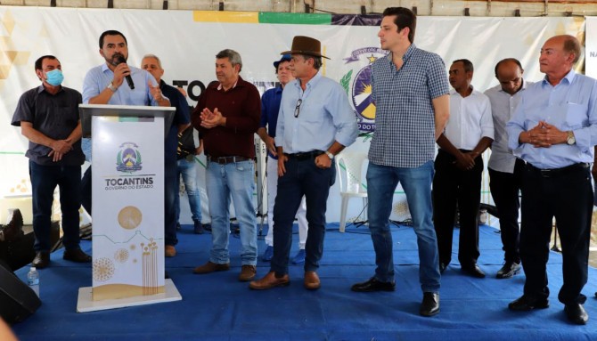 Governador Wanderlei Barbosa recebe certificado da ONG Amigos do Araguaia pelos serviços prestados em prol do meio ambiente