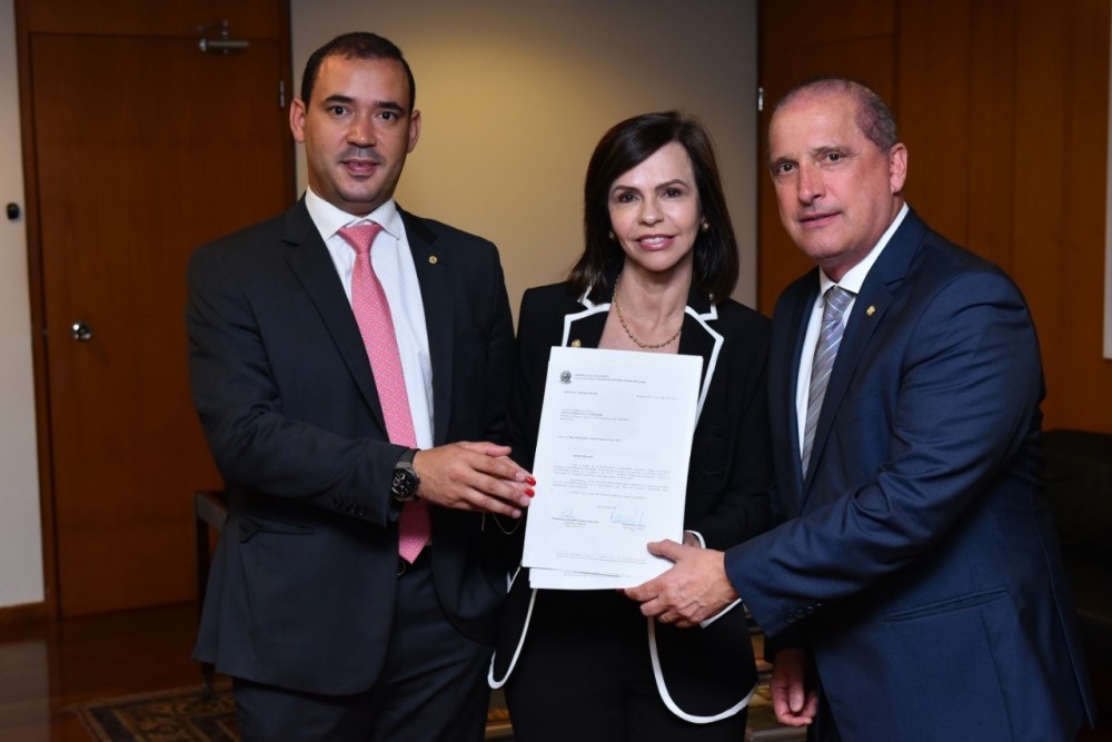 Deputados Federais Vicentinho Júnior e professora Dorinha solicitam ao Ministro Onix Lorenzoni audiência com o Ministro da Educação