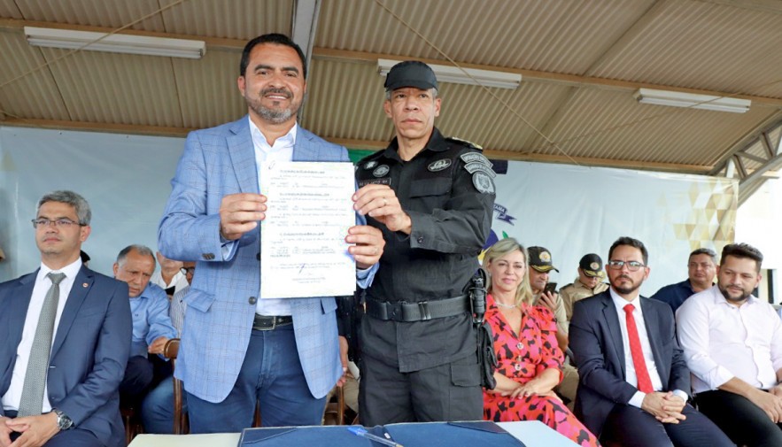 Em solenidade comemorativa do Dia de Tiradentes, governador Wanderlei Barbosa assina promoções de 734 policiais militares