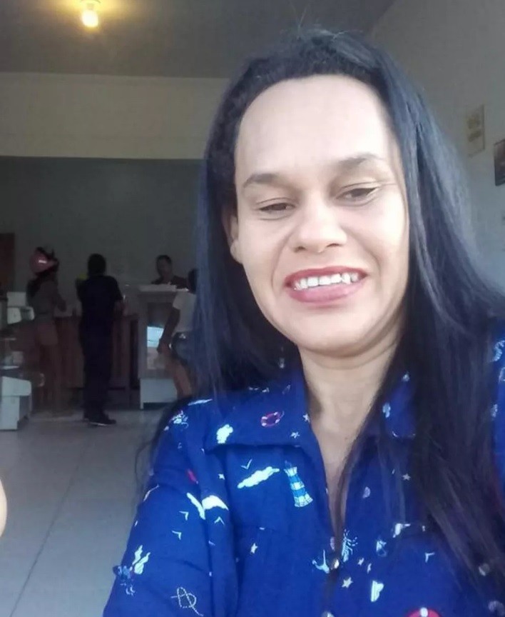 Mulher é assassinada a facadas e companheiro é o principal suspeito do crime, diz PM