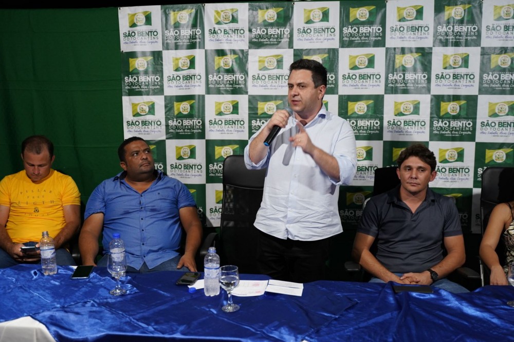 Via Tiago Dimas, São Bento recebe pá-carregadeira de R$ 450 mil; deputado já destinou cerca de R$ 50 milhões para o Bico do Papagaio