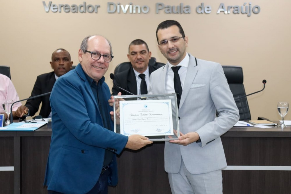 Ronaldo Dimas recebe Título de Cidadão Araguainense e discute demandas com vereadores