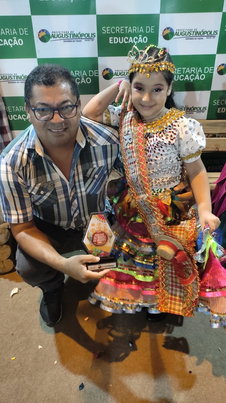 Aluna da Escola Municipal Presidente Kennedy vence concurso Rainha Caipira do Centro do Augusto.