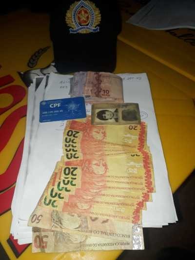 Suspeito é preso pela Polícia Militar após utilizar dinheiro falso