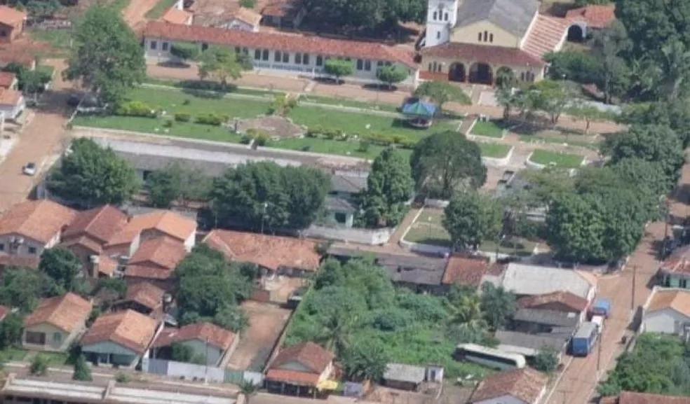 Homem é preso suspeito matar filho a facadas após derramar litro de cachaça e ficar alterado