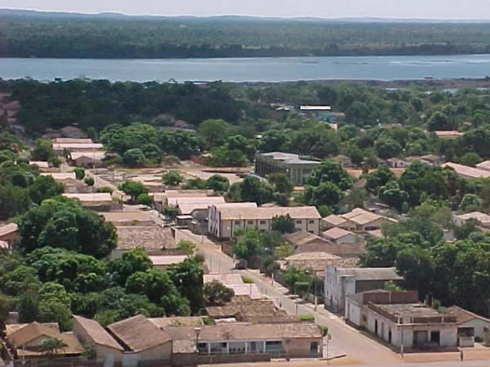 Araguatins - Criminosos arrancam janela de loja e furtam pelo menos 30 aparelhos celulares