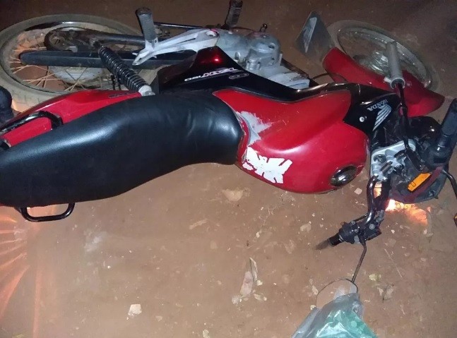 Homem é morto na frente da própria mãe após reagir a assalto