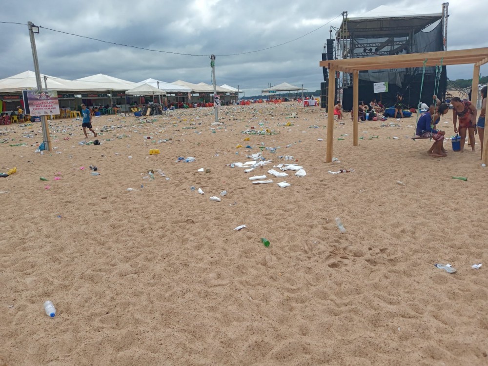 LIXO ÀS MAGENS DO RIO TOCANTINS