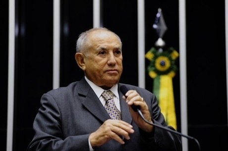 Ex-governador Siqueira Campos testa positivo para a Covid-19