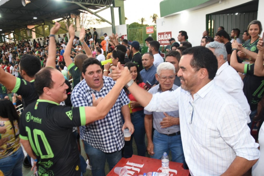Governador Wanderlei Barbosa acompanha vitória do Tocantinópolis em jogo das oitavas de final do Brasileiro Série D