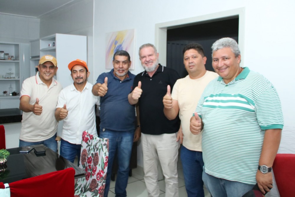 Carlesse recebe apoio ao Senado do ex-deputado Manoel Queiroz, do ex-prefeito Vital, vereadores e outros líderes do Bico