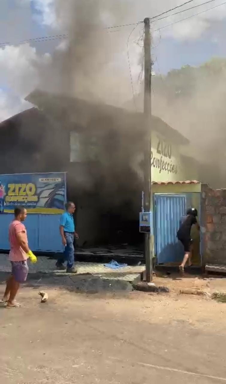 Em Augustinópolis - Incêndio em residência provoca destruição total